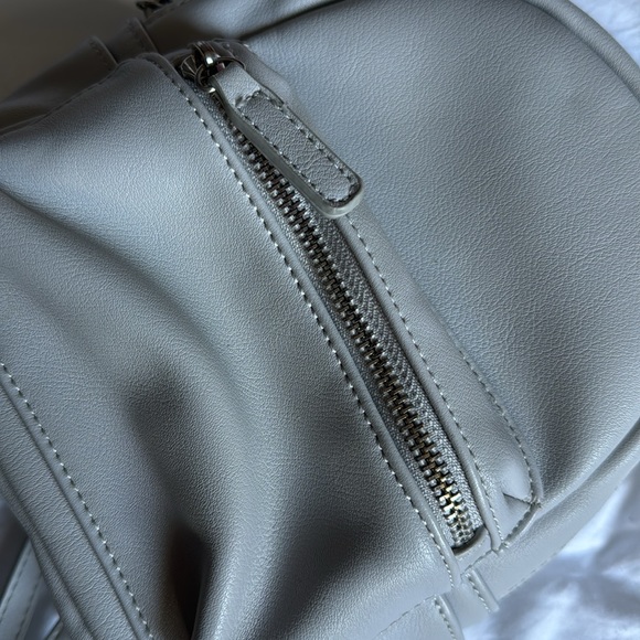 Forever 21 ladies mini backpack - Picture 4 of 7